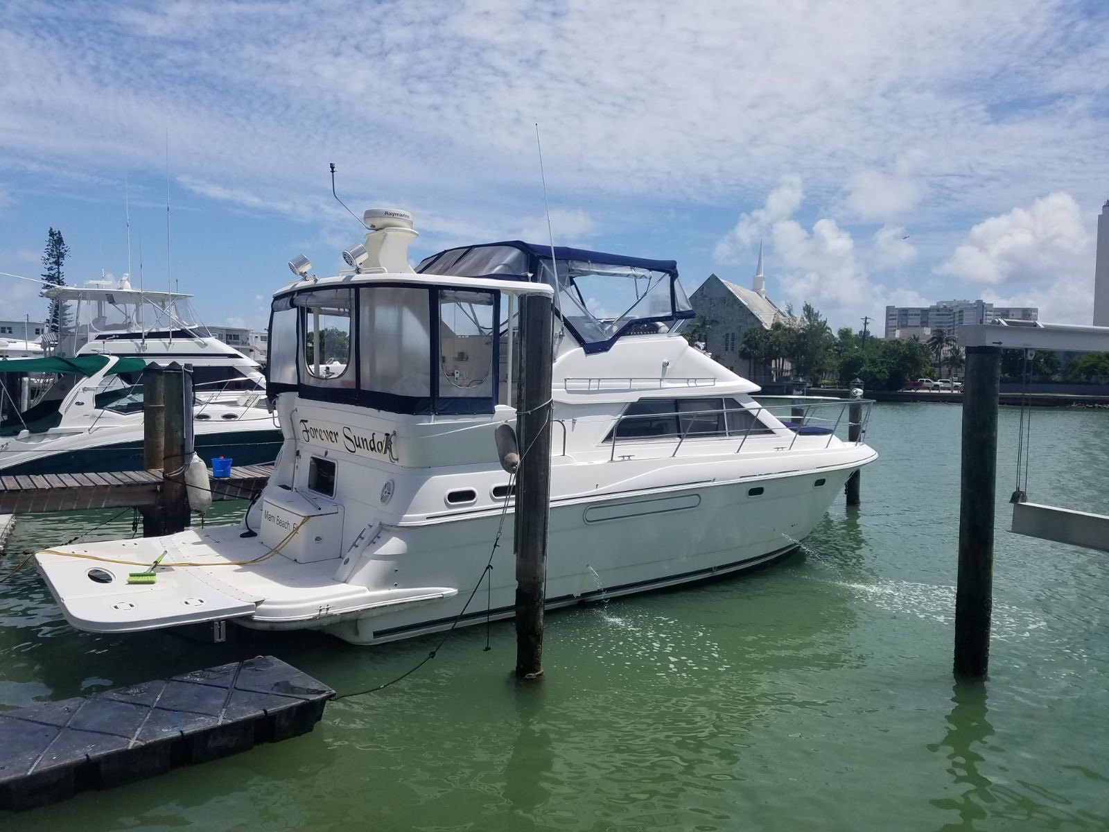 46ft yacht cruising Miami waters